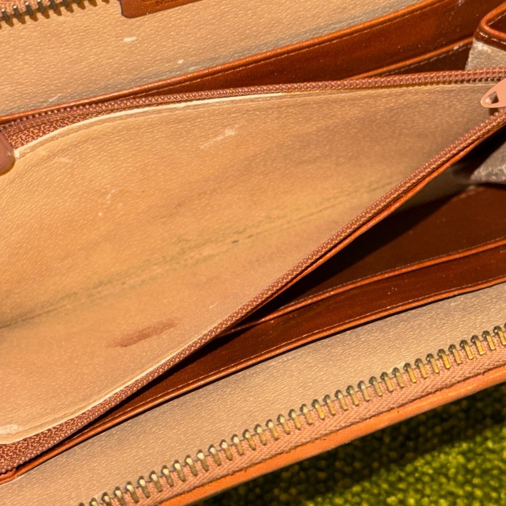 Dooney and Bourke W52 Large Zip Along - Picture 6 of 10